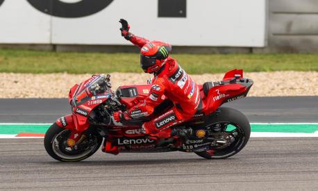 epa10574424 Italian rider Francesco Bagnaia of the Ducati Lenovo Team waves to the crowd during the qualifying round of the MotoGP category for the Motorcycling Grand Prix of The Americas at the Circuit of The Americas in Austin, Texas, USA, 15 April 2023  EPA/ADAM DAVIS