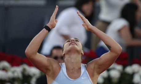 Belarus' Aryna Sabalenka celebrates after beating Poland's Iga Swiatek during their 2023 WTA Tour Madrid Open tennis tournament singles final match at Caja Magica in Madrid on May 6, 2023. (Photo by Thomas COEX / AFP)