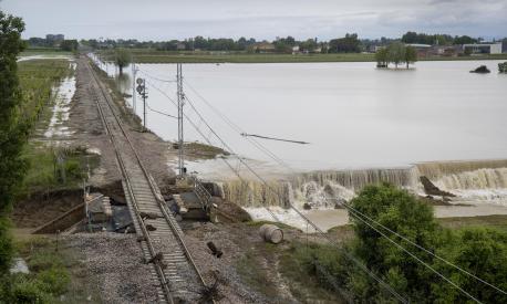 Le campagne a Bagnacavallo ricoperte da un fiume di acqua, a seguito del maltempo, Ravenna, 18 maggio 2023.  ANSA/ FABRIZIO ZANI