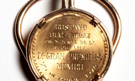 La medaglia d'oro massiccio donata dal Presidente del Messico Gustavo Diaz Ortaz per la vittoria al Gran Premio de Mexico il 25 ottobre 1970.