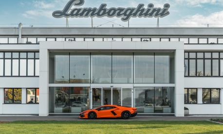 Lamborghini Fabbrica Revuelto