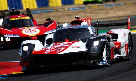 La Toyota Gazoo Racing Gr010 Hybrid impegnata nei test a Le Mans