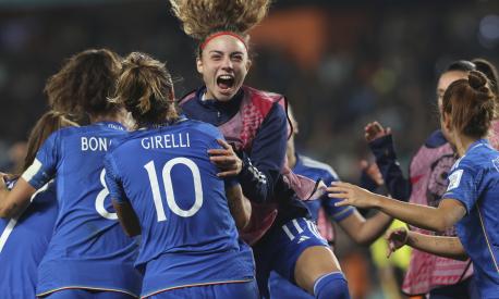 Italy's Cristiana Girelli celebrates with teammates after scoring the opening goal during the Women's World Cup Group G soccer match between Italy and Argentina in Auckland, New Zealand, Monday, July 24, 2023. (AP Photo/Rafaela Pontes)   Associated Press/LaPresse Only Italy and Spain