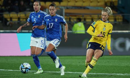 Sweden's forward #15 Rebecca Blomkvist (R) shoots and scores her team's fifth goal during the Australia and New Zealand 2023 Women's World Cup Group G football match between Sweden and Italy at Wellington Stadium, also known as Sky Stadium, in Wellington on July 29, 2023. (Photo by Marty MELVILLE / AFP)
