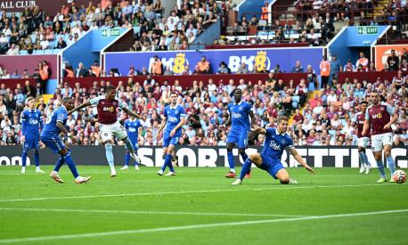 BIRMINGHAM, ENGLAND - AUGUST 20: Leon Bailey of Aston Villa scores the team's third goal during the Premier League match between Aston Villa and Everton FC at Villa Park on August 20, 2023 in Birmingham, England. (Photo by Michael Regan/Getty Images)