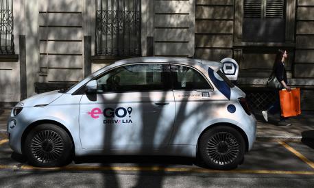 A car from the e-GO Drivalia car sharing company charges at a hub in Turin on March 29, 2023. (Photo by Marco BERTORELLO / AFP)