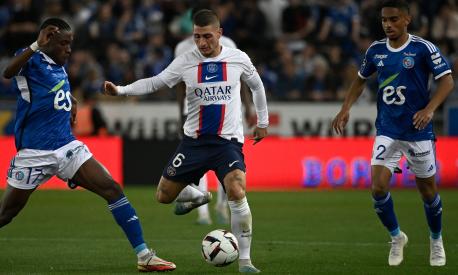 Paris Saint-Germain's Italian midfielder Marco Verratti fights for the ball with Strasbourg's French midfielder Jean-Ricner Bellegarde (L) and Strasbourg's French defender Colin Dagba (R) during the French L1 football match between RC Strasbourg Alsace and Paris Saint-Germain (PSG) at Stade de la Meinau in Strasbourg, eastern France on May 27, 2023. (Photo by Jean-Christophe Verhaegen / AFP)