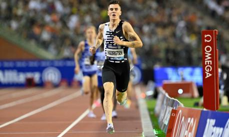 Norway's Jakob Ingebrigtsen competes to win the Men 2000m event of the Brussels IAAF Diamond League athletics meeting on September 8, 2023 at the King Baudouin stadium. (Photo by JOHN THYS / AFP)