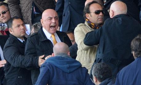 L'amministratore delegato del Milan, Adriano Galliani, grida mentre lascia la tribuna durante Fiorentina-Milan, in una immagine del 07 aprile 20133 allo stadio Artemio Franchi di Firenze. ANSA/CARLO FERRARO