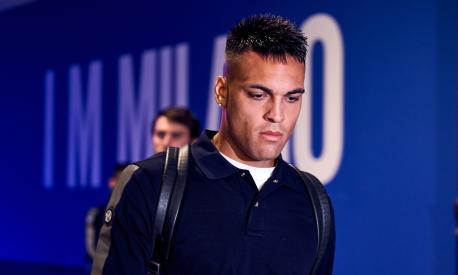 MILAN, ITALY - SEPTEMBER 16: Lautaro Martinez of FC Internazionale arrives at the stadium prior to the Serie A TIM match between FC Internazionale and AC Milan at Stadio Giuseppe Meazza on September 16, 2023 in Milan, Italy. (Photo by Mattia Ozbot - Inter/Inter via Getty Images)