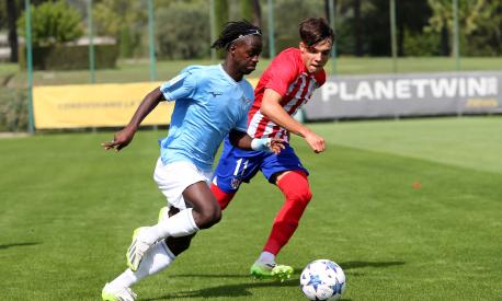 ROME, ITALY - SEPTEMBER 19: Sana Fernandes of SS Lazio Primavera  competes for the ball with Julio Diaz of Atletico Madrid during the UEFA Youth League match between SS Lazio and Atletico Madrid at Formello sport centre on September 19, 2023 in Rome, Italy. (Photo by Paolo Bruno/Getty Images)