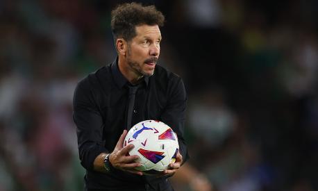 SEVILLE, SPAIN - AUGUST 20:  Diego Simeone, Head Coach of Atletico Madrid, holds the ball during the LaLiga EA Sports match between Real Betis and Atletico Madrid at Estadio Benito Villamarin on August 20, 2023 in Seville, Spain. (Photo by Fran Santiago/Getty Images)
