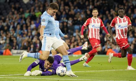 Manchester City's Julian Alvarez gets past Red Star's goalkeeper Omri Glazer to score his side's first goal during the Champions League group G soccer match between Manchester City and Red Star Belgrade in Manchester, England, Tuesday Sept. 19, 2023. (AP Photo/Dave Thompson)