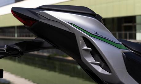 Kawasaki Ninja 7 Hybrid: Caratteristiche E Prova Della Prima Moto ...