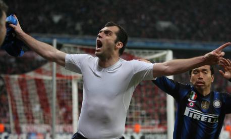 Foto: Jonathan Moscrop - LaPresse 15 03 2011 Monaco di Baveria ( Germania ) Sport Calcio Bayern Monaco vs FC Inter - UEFA Champions League 2010-2011 Ottavi di finale ritorno - Allianz Arena Nella foto: esultanza dell'Inter dopo la rete del 3-2 di Goran Pandev  Photo: Jonathan Moscrop - LaPresse 15 03 2011 Munich ( Germany ) Sport Soccer FC Bayern Munchen versus FC Internazionale - UEFA Champions League 2010-2011 Last sixteen 2nd leg - Fussball arena Munich In the Photo: FC Internazionale players celebrate after Goran Pandev's goal gave the side a 3-2 lead
