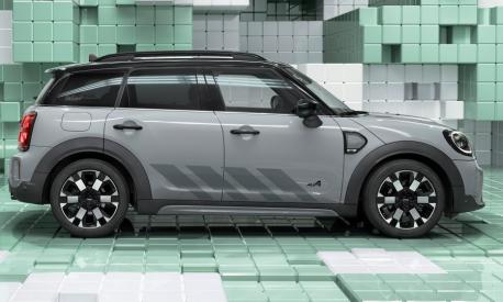 Noleggia la MINI Countryman a Milano