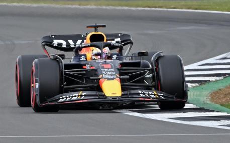 Max Verstappen in azione a Silverstone