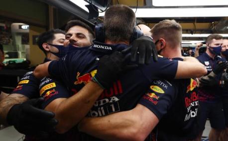 F1 Abu Dhabi: Max Verstappen Campione, Battuto Lewis Hamilton, Respinti ...