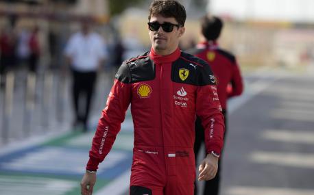 Charles Leclerc nel paddock in Bahrain. AP