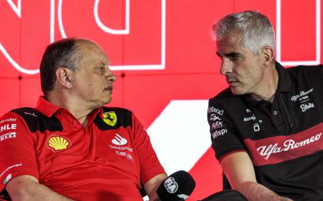 Ferrari's French team chief Frédéric Vasseur (L) speaks with Alfa Romeo's Italian team chief Alessandro Alunni Bravi during a press conference on the first day of Formula One pre-season testing at the Bahrain International Circuit in Sakhir on February 23, 2023. (Photo by Giuseppe CACACE / AFP)
