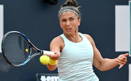 Sara Errani of Italy in action during her women's singles first round match against Anastasia Pavlyuchenkova of Russia (not pictured) at the Italian Open tennis tournament in Rome, Italy, 10 May 2023.  ANSA/ETTORE FERRARI