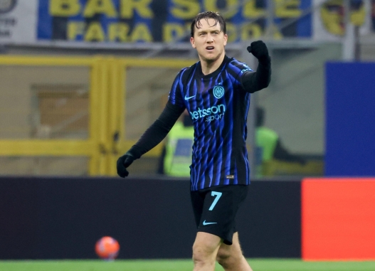 FC Inter's mildfielder Piotr Zielinski jubilates after scoring goal during the Italian Serie A soccer match between FC Inter and Bologna FC at Giuseppe Meazza Stadium in Milan, Italy, 4 January 2026. ANSA / ROBERTO BREGANI