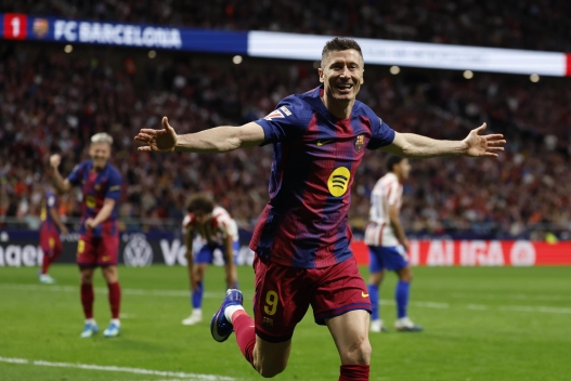 epa12869760 FC Barcelona's striker Robert Lewandowski celebrates after scoring the team's second goal during the Spanish LaLiga soccer match between Atletico Madrid and FC Barcelona, in Madrid, Spain, 04 April 2026. EPA/Mariscal