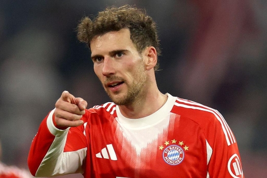  Leon Goretzka of FC Bayern Munich acknowledges the fans following the UEFA Champions League 2025/26 Round of 16 Second Leg match between FC Bayern München and Atalanta BC at Football Arena Munich on March 18, 2026 in Munich, Germany. (Photo by Alexander Hassenstein/Getty Images)