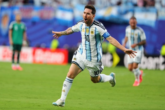 Argentina's Lionel Messi (10) celebrates after scoring the opening goal during the World Cup Group J soccer match between Argentina and Algeria in Kansas City, Mo., Tuesday, June 16, 2026. (AP Photo/Ed Zurga) Associated Press / LaPresse Only italy and spain