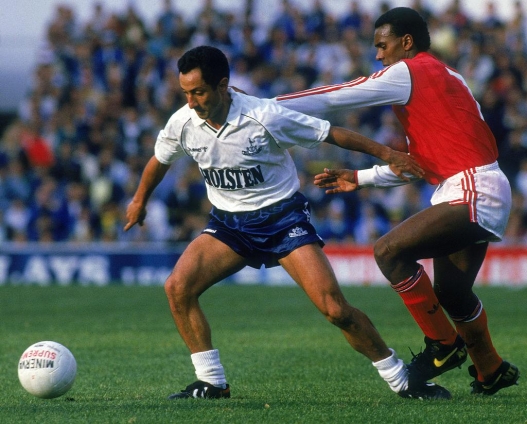   Ossie Ardiles of Tottenham Hotspur shields the ball from David Rocastle of Arsenal during the Barclays League Division One match held on October 18, 1987 played at White Hart Lane, in London. Arsenal won the match 2-1. (Photo by Simon Bruty/Getty Images)