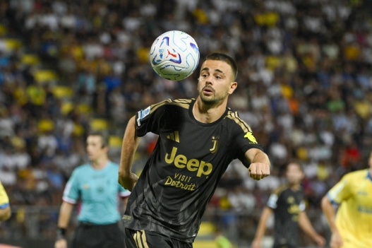 Juventus's Edon Zhegrova during the Serie A soccer match between Frosinone and Juventus at the Frosinoneâs Benito Stirpe stadium, center Italy - August 23, 2026 - Sport Soccer  (Photo by Fabrizio Corradetti/LaPresse)