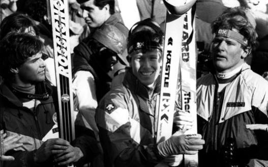 Pirmin ZUrbriggen, al centro, con Franz Heinzer (sin.) e Peter Muller a Bormio nel 1985