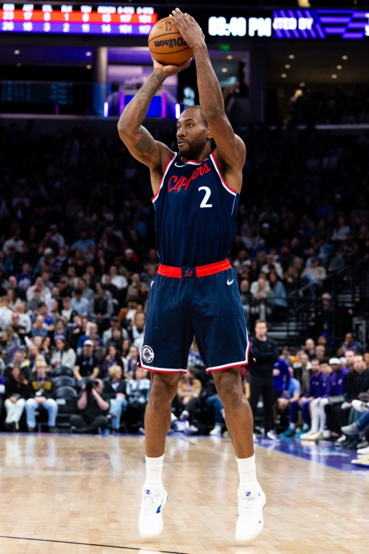 Los Angeles Clippers forward Kawhi Leonard (2) shoots a three during the second half of an NBA basketball game against the Utah Jazz, Tuesday, Jan. 27, 2026, in Salt Lake City. (AP Photo/Anna Fuder)    Associated Press / LaPresse Only italy and spain    Associated Press / LaPresse Only italy and spain