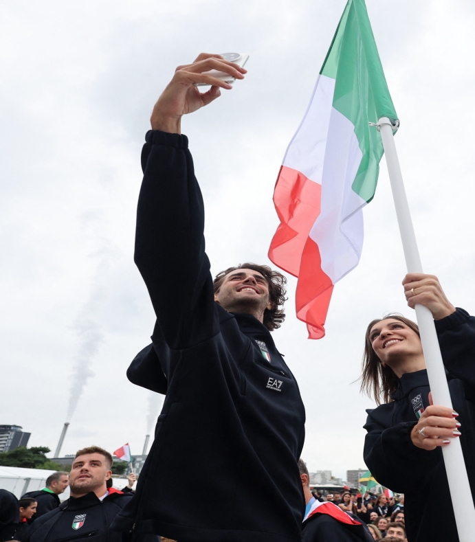 Flag bearers Arianna Errigo and Gianmarco Tamberi of Italy take a selfie aboard a boat in the floating parade on the river Seine during the Opening Ceremony of the Olympic Games Paris 2024 on July 26, 2024 in Paris, France. (Photo by Nir Elias - Pool/Getty Images)
