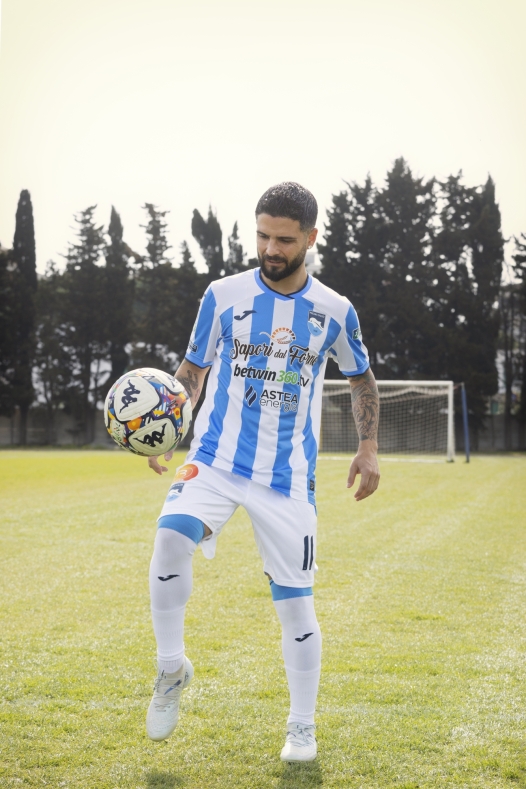 Lorenzo Insigne al campo di allenamento di Silvi Marina, Pescara.