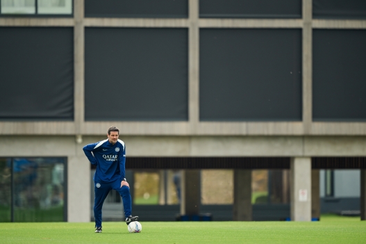 COMO, ITALY - MARCH 18: Head Coach Cristian Chivu of FC Internazionale looks on during the FC Internazionale training session at BPER Training Center at Appiano Gentile on March 18, 2026 in Como, Italy. (Photo by Mattia Pistoia - Inter/Inter via Getty Images)