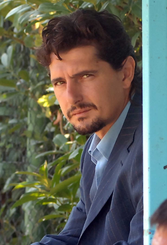 20060510 - TORINO - SPR - DROGA: TRAFFICO HASHISH; ARRESTATO EX CALCIATORE PADOVANO - Michele Padovano, ex calciatore della Juventus, in una foto d'archivio. Padovano e' accusato di 
associazione per delinquere finalizzata al traffico internazionale di droga. Gli e' stato contestato il ruolo del 
finanziatore. Secondo quanto hanno raccontato i carabinieri, l' ex calciatore era in rapporti di amicizia con Luca Mosole, 39 anni, di La Cassa (Torino), considerato il capo della banda di trafficanti di hashish.
  Le indagini partono nell' ottobre del 2004 dalla compagnia carabinieri di Venaria (Torino) e vengono poi coordinate dal pm di Torino Antonio Rinaudo della Direzione distrettuale antimafia. ALESSANDRO CONTALDO / ANSA / I51