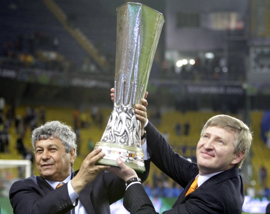 Shakhtar Donetsk's owner Rinat Akhmetov, right, and coach Mircea Lucescu hold the trophy at the end of  the UEFA Cup final soccer match between Werder Bremen and Shakhtar Donetsk at the Sukru Saracoglu Stadium in Istanbul, Turkey, Wednesday May 20, 2009. Shakhtar Donetsk won 2-1. (AP Photo/Ibrahim Usta)