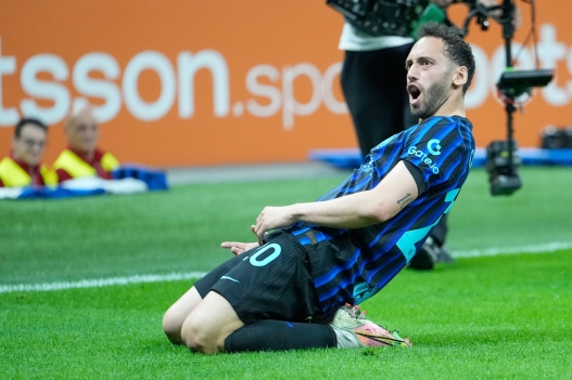 Inter Milan's Hakan Calhanoglu celebrates after scoring his side's second goal during the Serie A soccer match between Inter Milan and Roma in Milan, Italy, Sunday, April 5, 2026. (AP Photo/Luca Bruno)    Asspciated Press / LaPresse Only italy and spain