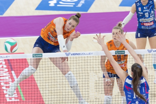 DA SX JOANNA WOLOSZ E JOANNA WOLOSZ
NUMIA VERO VOLLEY MILANO - PROSECCO DOC CARRARO IMOCO CONEGLIANO
PALLAVOLO CAMPIONATO ITALIANO VOLLEY SERIE A1-F 2025 - 2026
FINALE PLAYOFF SCUDETTO GARA 2
MILANO 15-04-2026
FOTO FILIPPO RUBIN / LVF