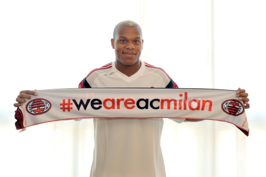 JONATHAN BIABIANY CON SCIARPA "WE ARE AC MILAN"