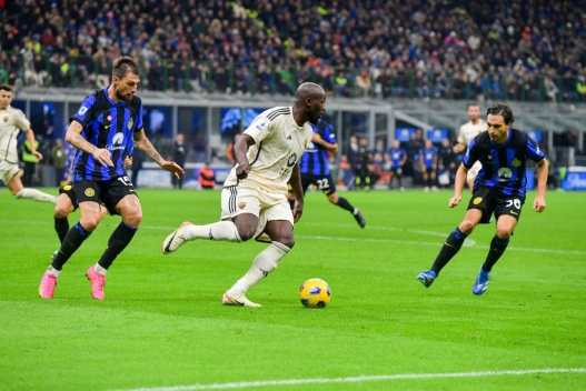  Romelu Lukaku of AS Roma in action during the Serie A TIM match between FC Internazionale and AS Roma at Stadio Giuseppe Meazza on October 29, 2023 in Milan, Italy. (Photo by Fabio Rossi/AS Roma via Getty Images)