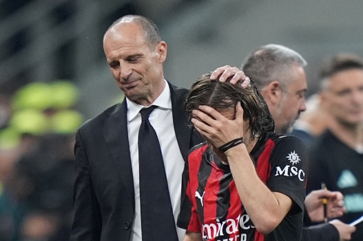 AC Milan's Luka Modric  injured , AC Milanâ€™s head coach Massimiliano Allegri   during the Serie A soccer match between Milan and Juventus  at the San Siro Stadium in Milan  , north Italy - Saturday   , April  26   , 2026. Sport - Soccer . (Photo by Spada/Lapresse)
