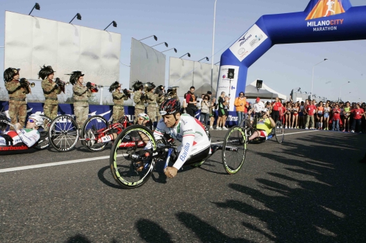 Foto Daniele Bottallo - LaPresse 10 04 2011 Milano ( Italia ) Sport Maratona MIlano City Marathon 2011  Nella foto: partenza maratona, Alex Zanardi  Photo Daniele Bottallo - LaPresse 10 04 2011 Milano ( Italy ) Sport Marathon MIlano City Marathon 2011 In the Photo: start marathon, Alex Zanardi