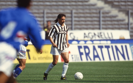 TURIN, ITALY -MAY 23: Juventus player Roberto Baggio during Juventus -Sampdoria on May 23, 1993 in Turin, Italy. (Photo by Juventus FC - Archive/Juventus FC via Getty Images)