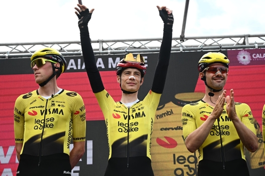Danish rider Jonas Vingegaard Hansen 	of Team Visma | Lease A Bike and his team, on the signing in podium ahead the departure 05th stage of the 109 Giro d'Italia 2026, cycling race over 203 km from Praia a Mare to Potenza, 13 May 2026. ANSA/LUCA ZENNARO