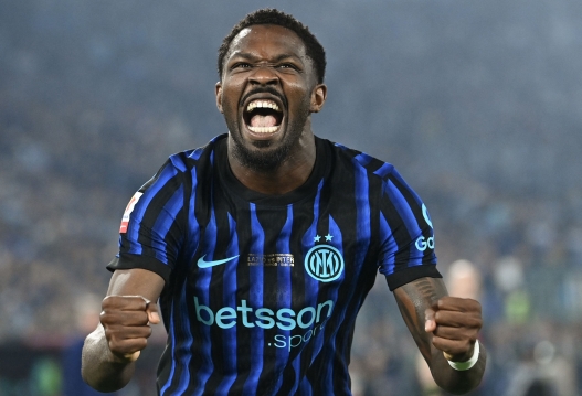 TOPSHOT - Inter Milan's French forward #09 Marcus Thuram celebrates after Lazio scored an own goal to open the scoring during the Italian Cup (Coppa Italia) final football match between Lazio Rome and Inter Milan at the Olympic stadium in Rome on May 13, 2026. (Photo by Isabella BONOTTO / AFP)