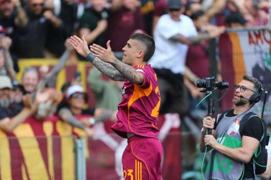   Gianluca Mancini of AS Roma celebrates after scoring the team's second goal during the Serie A match between AS Roma and SS Lazio at Stadio Olimpico on May 17, 2026 in Rome, Italy. (Photo by Paolo Bruno/Getty Images)