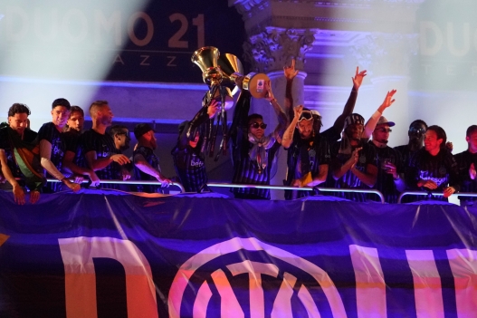 Inter Milan players celebrate at the Duomo square, their 21th Italian Serie A top league title, in Milan, Italy, Sunday, May 17, 2026. (AP Photo/Luca Bruno)
