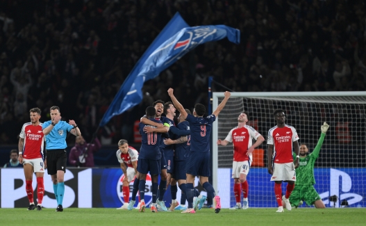  Marquinhos of Paris Saint-Germain celebrates victory with teammates Ousmane Dembele and Goncalo Ramos as Referee Felix Zwayer blows the final whistle of the UEFA Champions League 2024/25 Semi Final Second Leg match between Paris Saint-Germain and Arsenal FC at Parc des Princes on May 07, 2025 in Paris, France. (Photo by David Ramos/Getty Images)